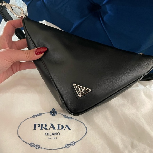 💯 Authentic PRADA Triangle Logo Embossed Leather Convertible Shoulder Bag (NWT) - Picture 6 of 16
